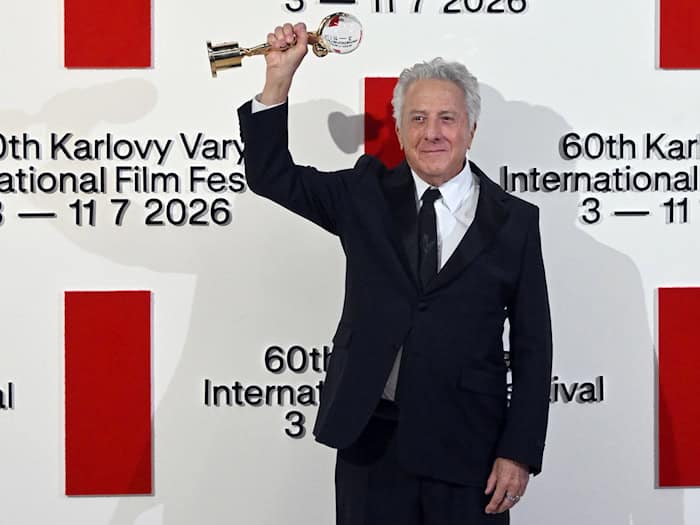 Hollywood-Star Dustin Hoffman ist beim 60. internationalen Filmfestival von Karlsbad (Karlovy Vary) mit dem Kristallglobus ausgezeichnet worden. / Foto: Slavomír Kubeš/CTK/dpa