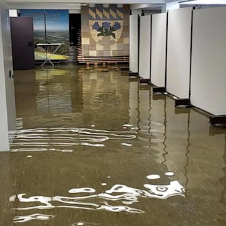 Keller von Landratsamt Deggendorf unter Wasser gesetzt