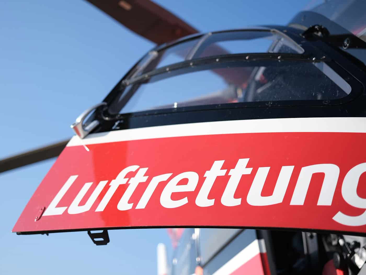 Mit einem Hubschrauber wurde der Verletzte in eine Klinik geflogen. (Symbolbild) / Foto: Bernd Weißbrod/dpa