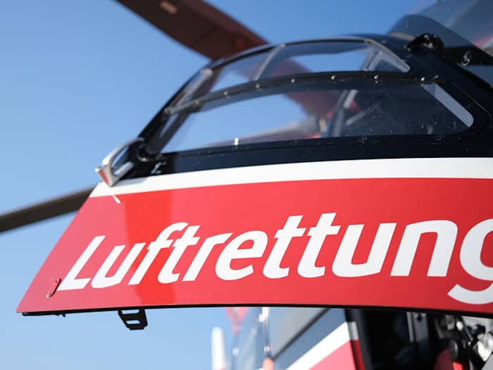 Mit einem Hubschrauber wurde der Verletzte in eine Klinik geflogen. (Symbolbild) / Foto: Bernd Weißbrod/dpa