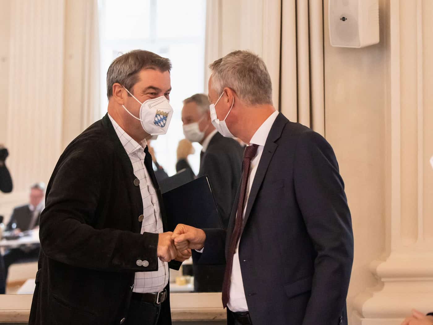 Die Zusammenarbeit zwischen Kabinett und Städtetag in Bayern läuft meist gut - doch immer wieder gibt es Debatten um Geld. Aus Sicht des Spitzenverbandes muss der Freistaat wegen der neusten Berliner Beschlüsse mit einem Nothilfeprogramm ein Kliniksterben im Freistaat verhindern. (Archivbild) / Foto: Matthias Balk/dpa