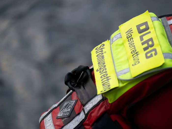 Ein Wasserretter holte den 46-jährigen Mann aus der Strömung der Isar. (Symbolbild) / Foto: Marijan Murat/dpa