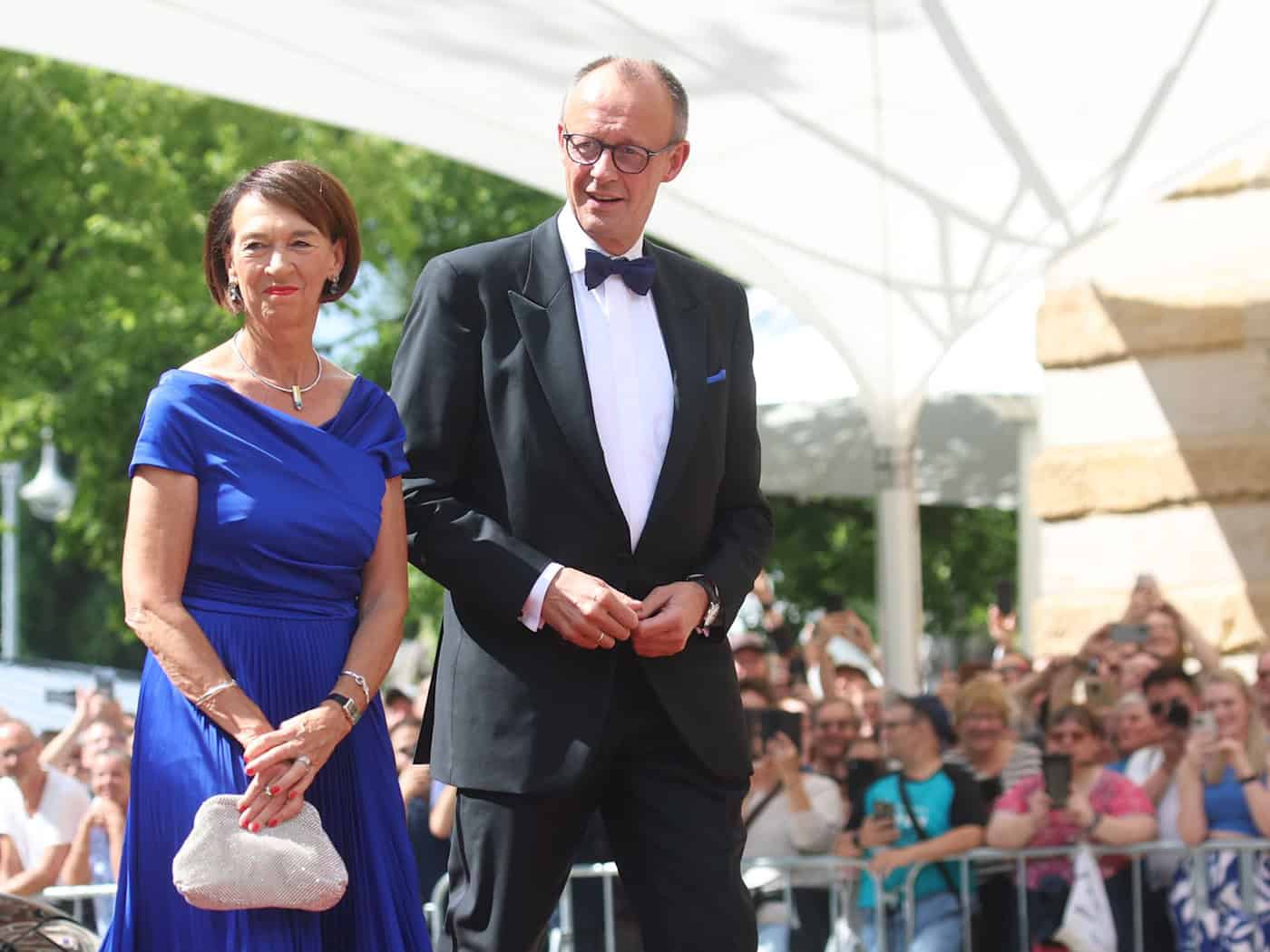 Merz und seine Frau waren im vergangenen Jahr dabei - und der Kanzler kommt erneut nach Bayreuth (Archivbild)  / Foto: Karl-Josef Hildenbrand/dpa
