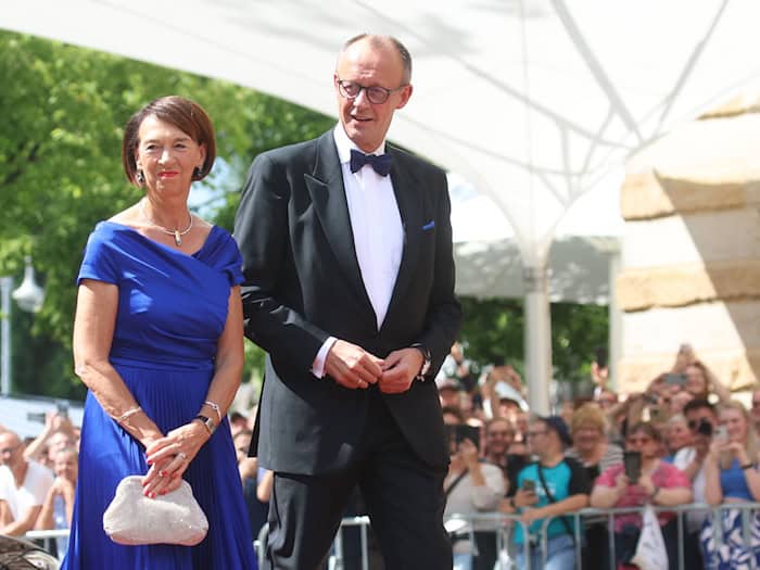 Merz und seine Frau waren im vergangenen Jahr dabei - und der Kanzler kommt erneut nach Bayreuth (Archivbild)  / Foto: Karl-Josef Hildenbrand/dpa