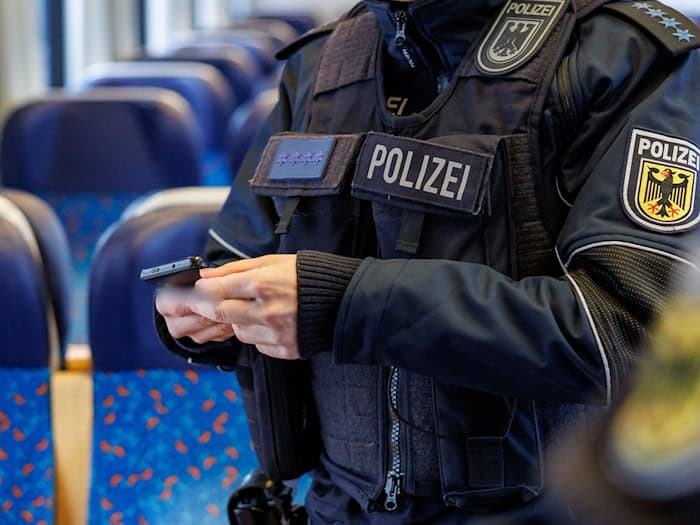 Die Kläger wehren sich gegen Personenkontrollen an der Grenze. (Symbolbild) / Foto: Daniel Karmann/dpa