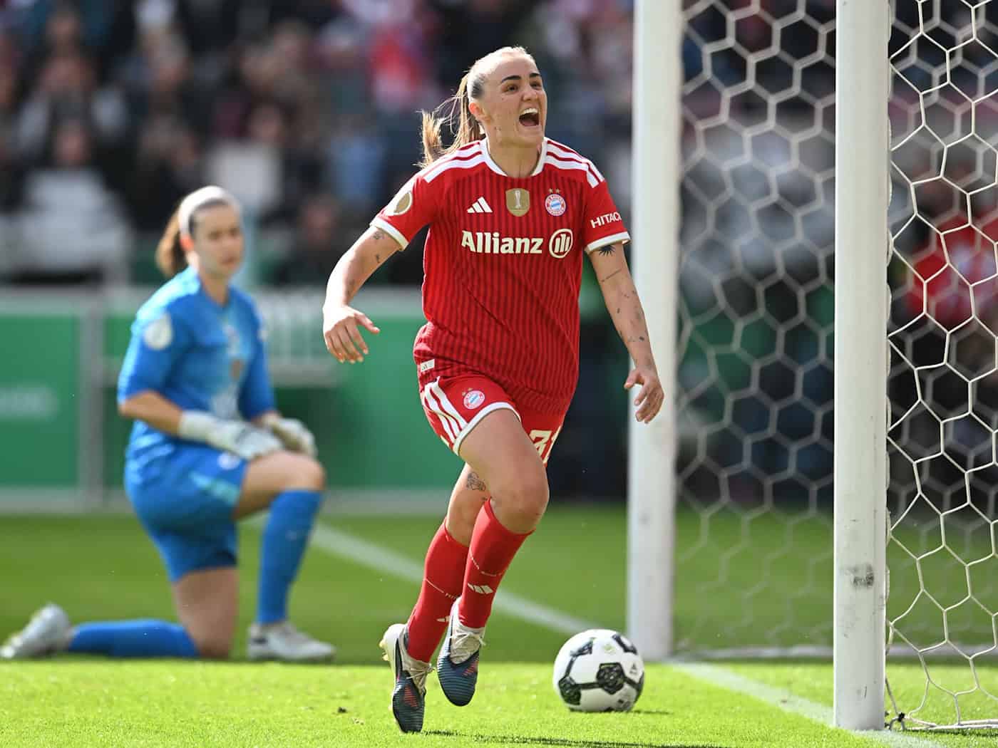 Jubelt künftig für Arsenal: Georgia Stanway. (Archivbild) / Foto: Fabian Strauch/dpa