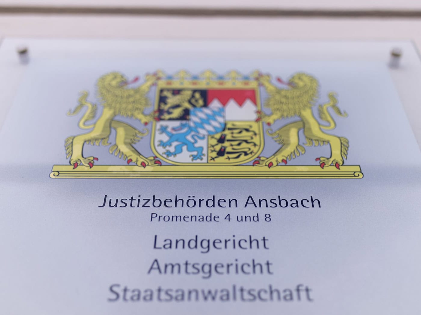 Die Staatsanwaltschaft Ansbach hat nach den Schüssen auf ein Spezialeinsatzkommando der Polizei Anklage erhoben (Symbolbild).  / Foto: Daniel Karmann/dpa