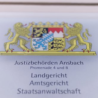 Die Staatsanwaltschaft Ansbach hat nach den Schüssen auf ein Spezialeinsatzkommando der Polizei Anklage erhoben (Symbolbild).  / Foto: Daniel Karmann/dpa