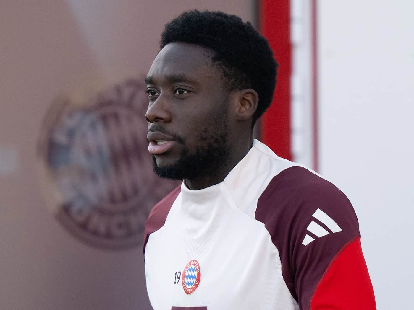 Alphonso Davies trainiert wieder in München. (Archivbild) / Foto: Sven Hoppe/dpa