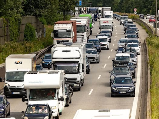 Ferienstart: ADAC meldet 24 Staus über zehn Kilometer – A1, A9 und A8 betroffen