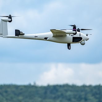 Das Drohnensystem Reliant soll Streitkräften die Aufklärung im Konfliktfall mit geringem Aufwand ermöglichen. / Foto: Armin Weigel/dpa
