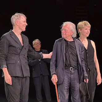Handke-Uraufführung bei den Salzburger Festspielen: Harzer und Galic überzeugen in »Schnee von gestern, Schnee von morgen«