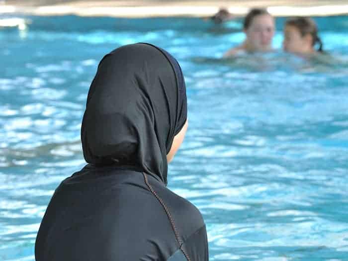 Es sei demütigend, wenn man zum Ausziehen gezwungen werde, sagt eine Betroffene. (Symbolbild) / Foto: Rolf Haid/dpa