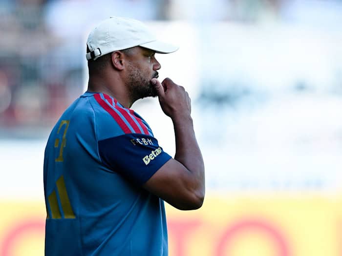 Schickte eine junge Mannschaft ins Spiel: FCB-Trainer Vincent Kompany / Foto: Uwe Anspach/dpa