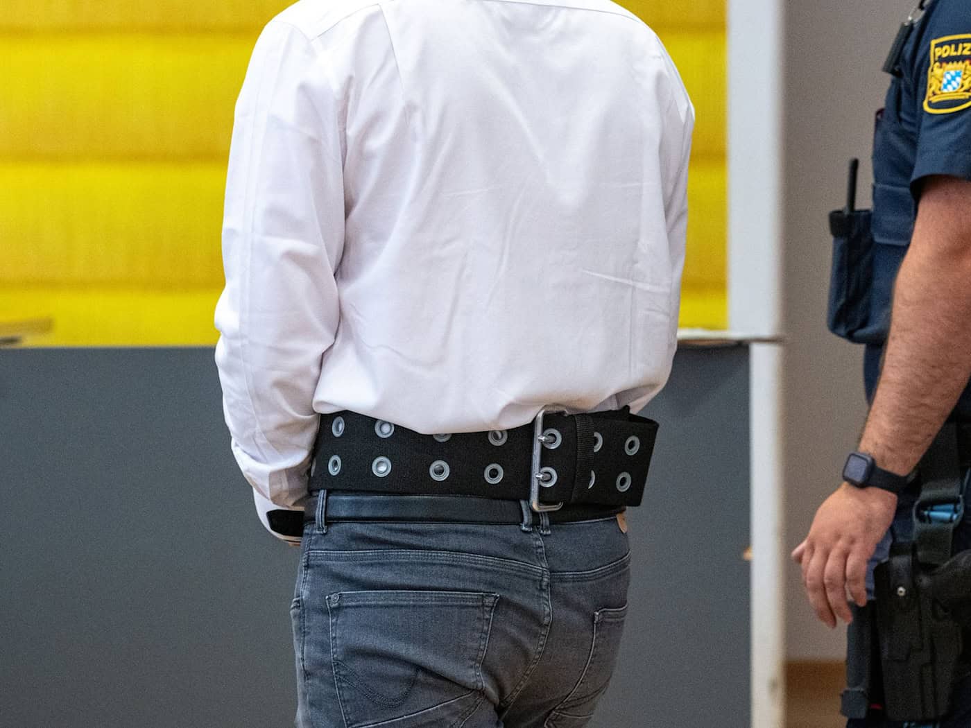 Im Prozess gegen einen 21 Jahre alten Mann wegen eines Axtangriffs in einem ICE werden nun die Plädoyers erwartet. (Archivbild) / Foto: Armin Weigel/dpa
