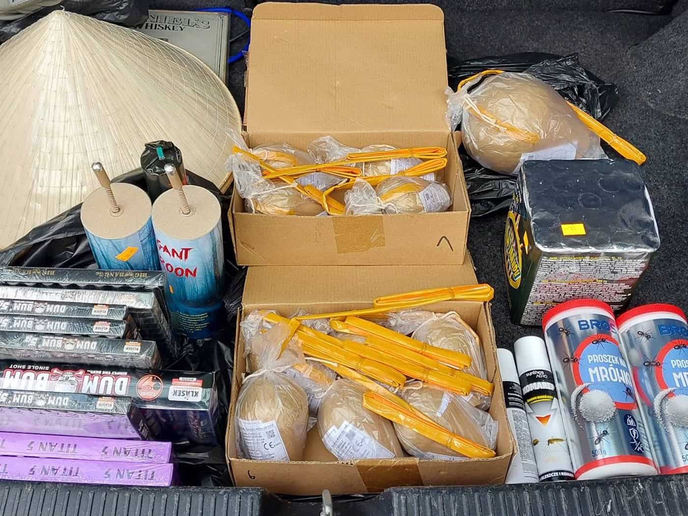 Die Bundespolizei hat zwei 19-Jährige mit illegalen Böllern aus Tschechien gestoppt.  / Foto: -/Bundespolizeiinspektion Selb /dpa