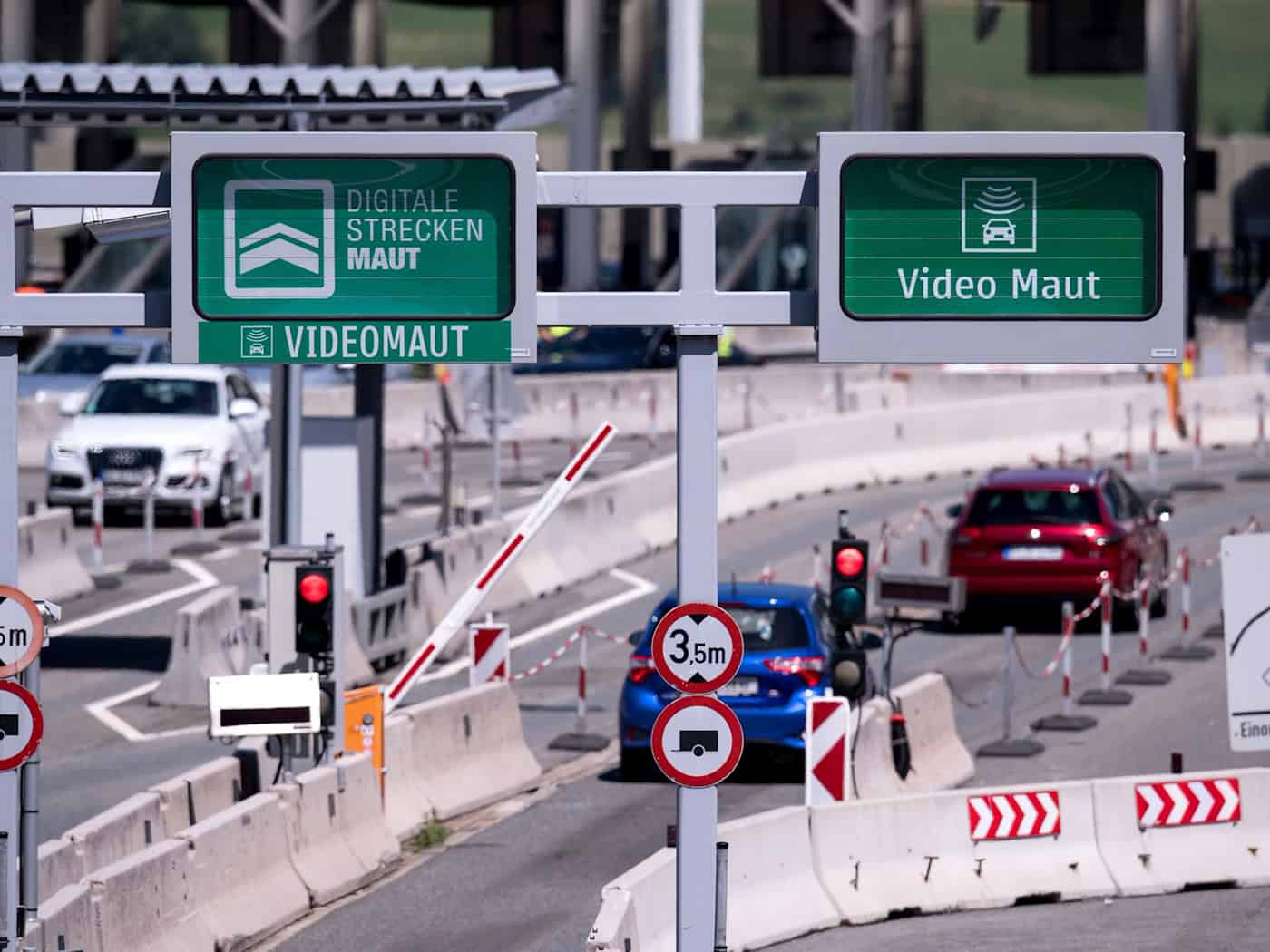 Pünktlich zur Urlaubszeit warnt die Polizei vor Betrug im Netz beim Vignettenkauf. (Symbolbild) / Foto: Sven Hoppe/dpa
