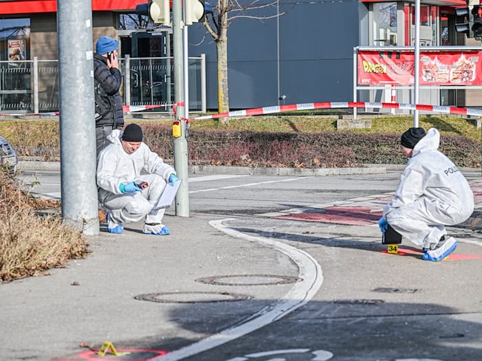 Angeklagt ist der Mann wegen versuchten Mordes. (Archivbild) / Foto: Jason Tschepljakow/dpa