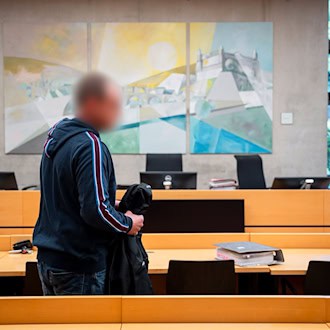 Der Angeklagte war zur Tatzeit 17 Jahre alt. (Archivbild) / Foto: Daniel Vogl/dpa