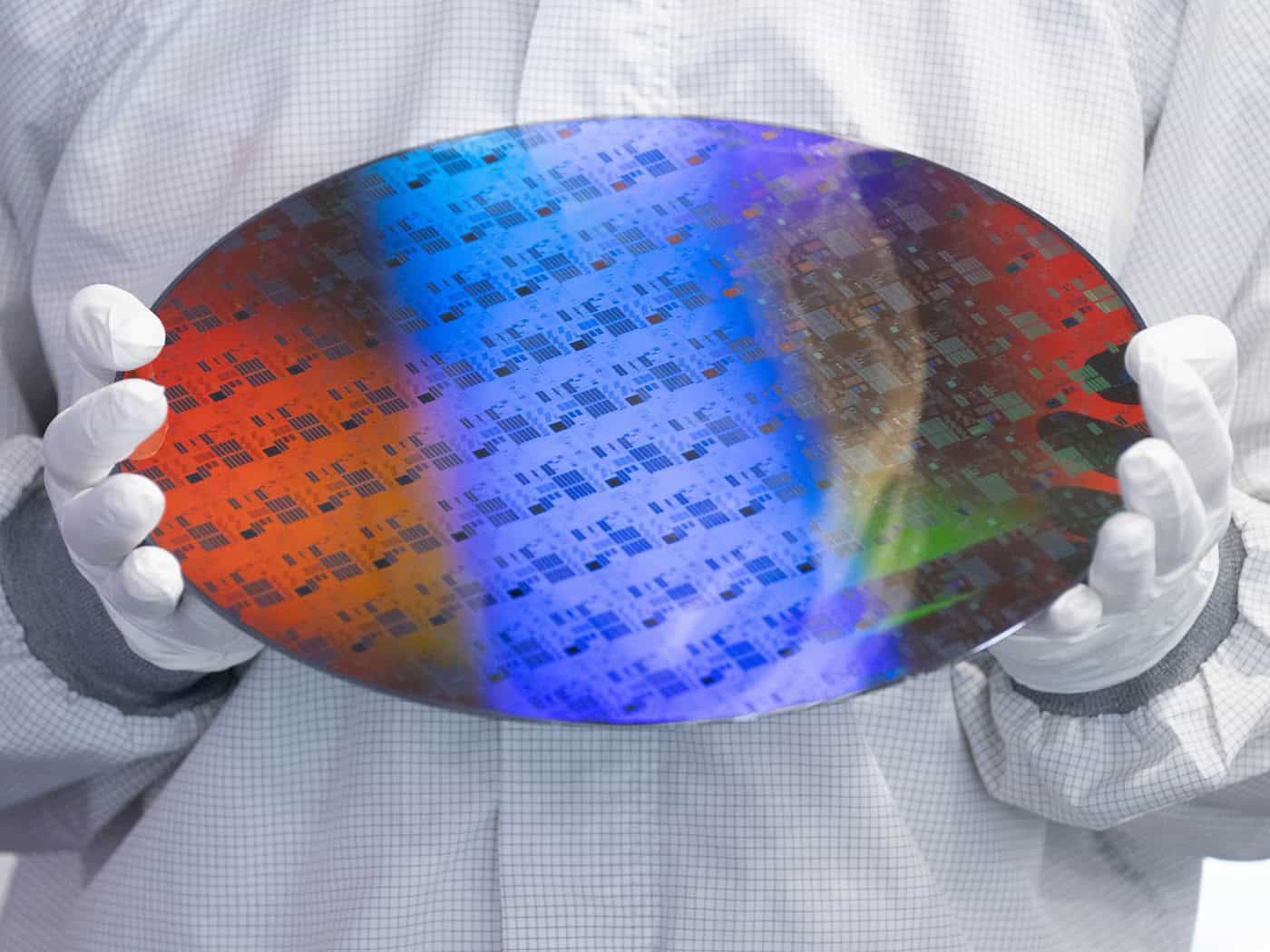 Bei der Chip-Herstellung werden Milliarden winzigster Schaltkreise übereinander geschichtet. (Symbolbild) / Foto: Sebastian Kahnert/dpa