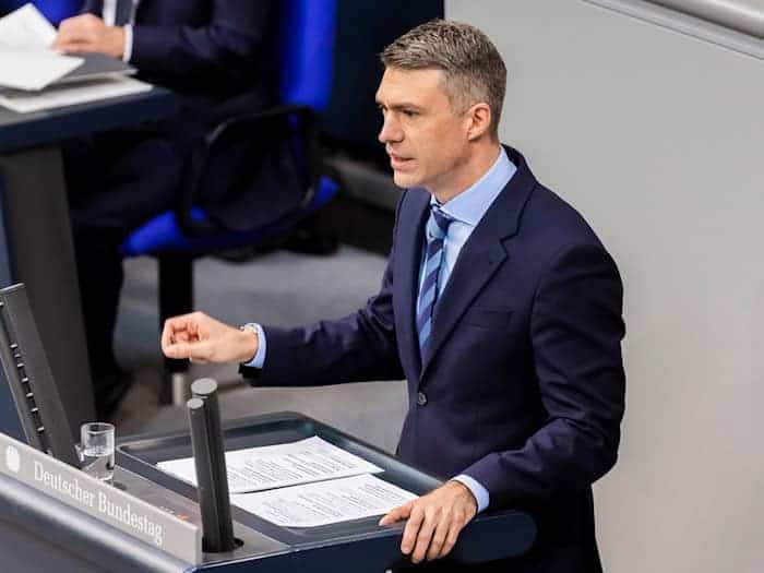 Da war er noch CSU-Politiker: GVB-Präsident Stefan Müller 2023 bei einer Rede im Bundestag. (Archiv-Foto) / Foto: Christoph Soeder/dpa