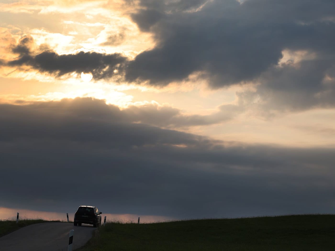 Am Sonntag ziehen vielerorts Wolken im Freistaat auf. (Symbolbild) / Foto: Karl-Josef Hildenbrand/dpa