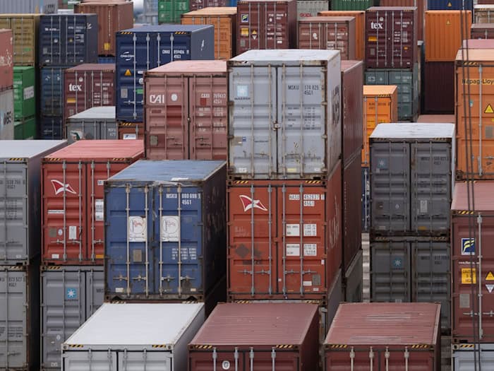 Zwei solcher Schiffscontainer standen in Mittelfranken in Flammen. (Symbolbild) / Foto: Tim Würz/dpa