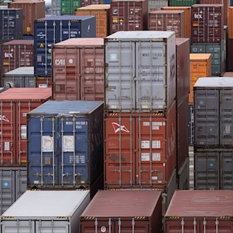 Zwei solcher Schiffscontainer standen in Mittelfranken in Flammen. (Symbolbild) / Foto: Tim Würz/dpa