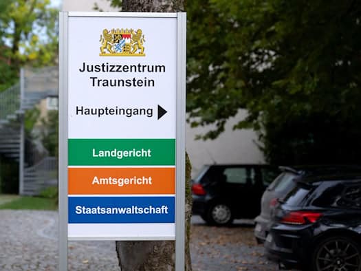 Ermittler aus Traunstein fassen mutmaßliche Schleuser – vier Festnahmen bei Razzia in Prag