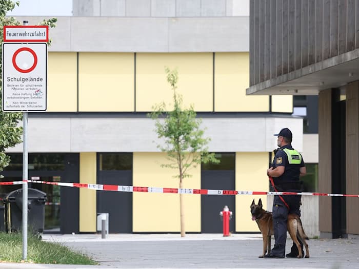 Am Tag nach dem Angriff fand an der Schule wieder Unterricht statt.  / Foto: Karl-Josef Hildenbrand/dpa
