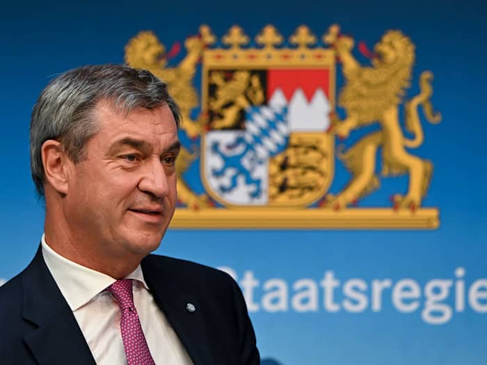 Markus Söder (CSU), Ministerpräsident von Bayern, hält laut eigener Aussage nichts von Beschlüssen zur Ausgrenzung demokratisch gewählter Kräfte. (Archivbild) / Foto: Sven Hoppe/dpa
