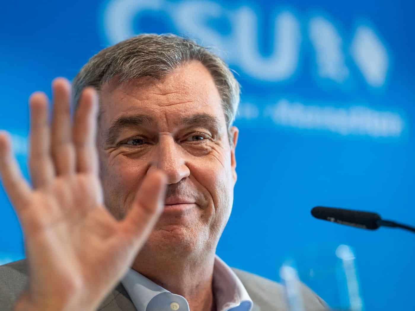 CSU-Chef Söder wurde mit einer Tomate beworfen und getroffen - warum und wieso ist aber weiterhin unklar. (Archivbild) / Foto: Peter Kneffel/dpa