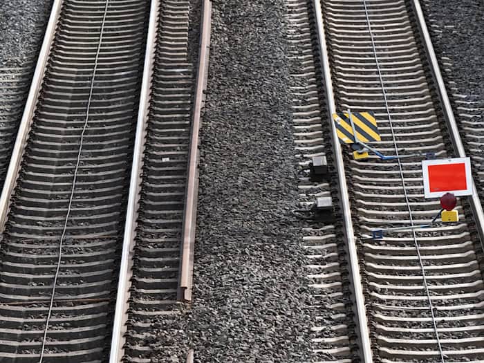 Am Dienstagvormittag kam es zu einer Streckensperrung bei Redwitz im Landkreis Lichtenfels. (Symbolbild) / Foto: Sebastian Gollnow/dpa