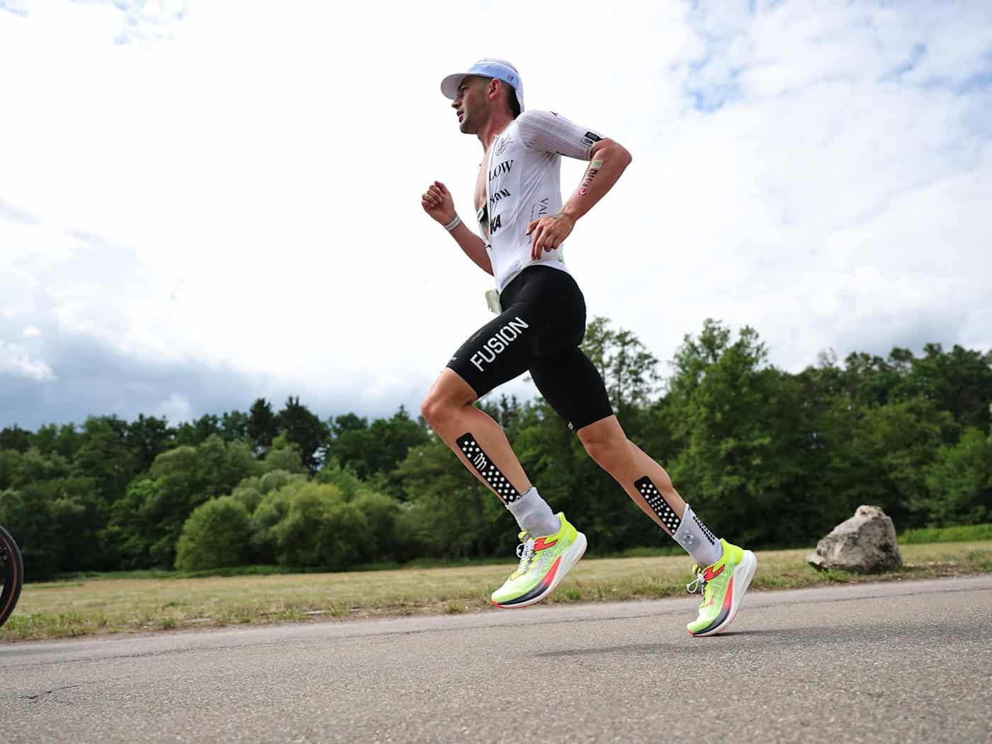 Erneut Schnellster in Roth: Triathlon-Profi Sam Laidlow. / Foto: Daniel Karmann/dpa