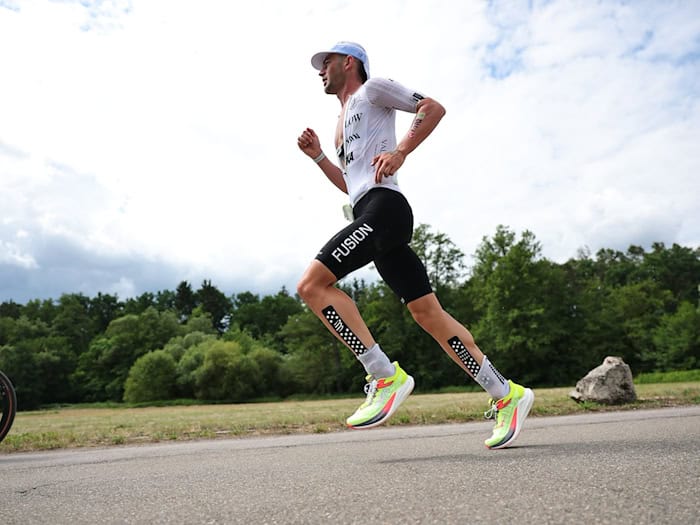 Erneut Schnellster in Roth: Triathlon-Profi Sam Laidlow. / Foto: Daniel Karmann/dpa