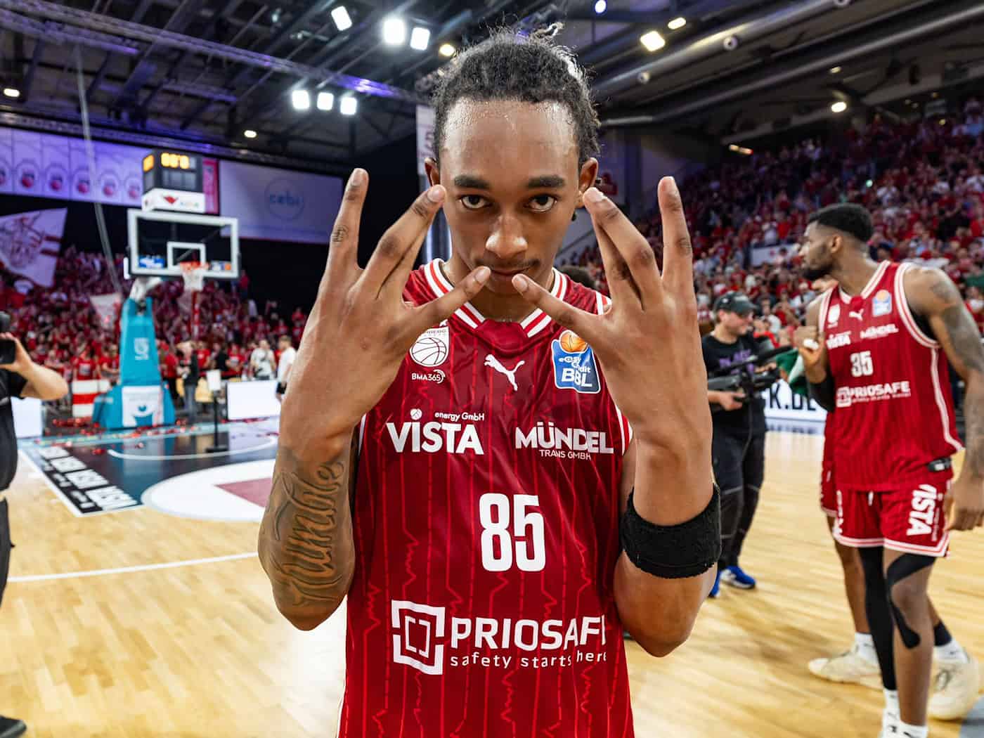 Verlässt Bamberg nach einer starken Saison: Austin Crowley. (Archivbild) / Foto: Daniel Löb/dpa