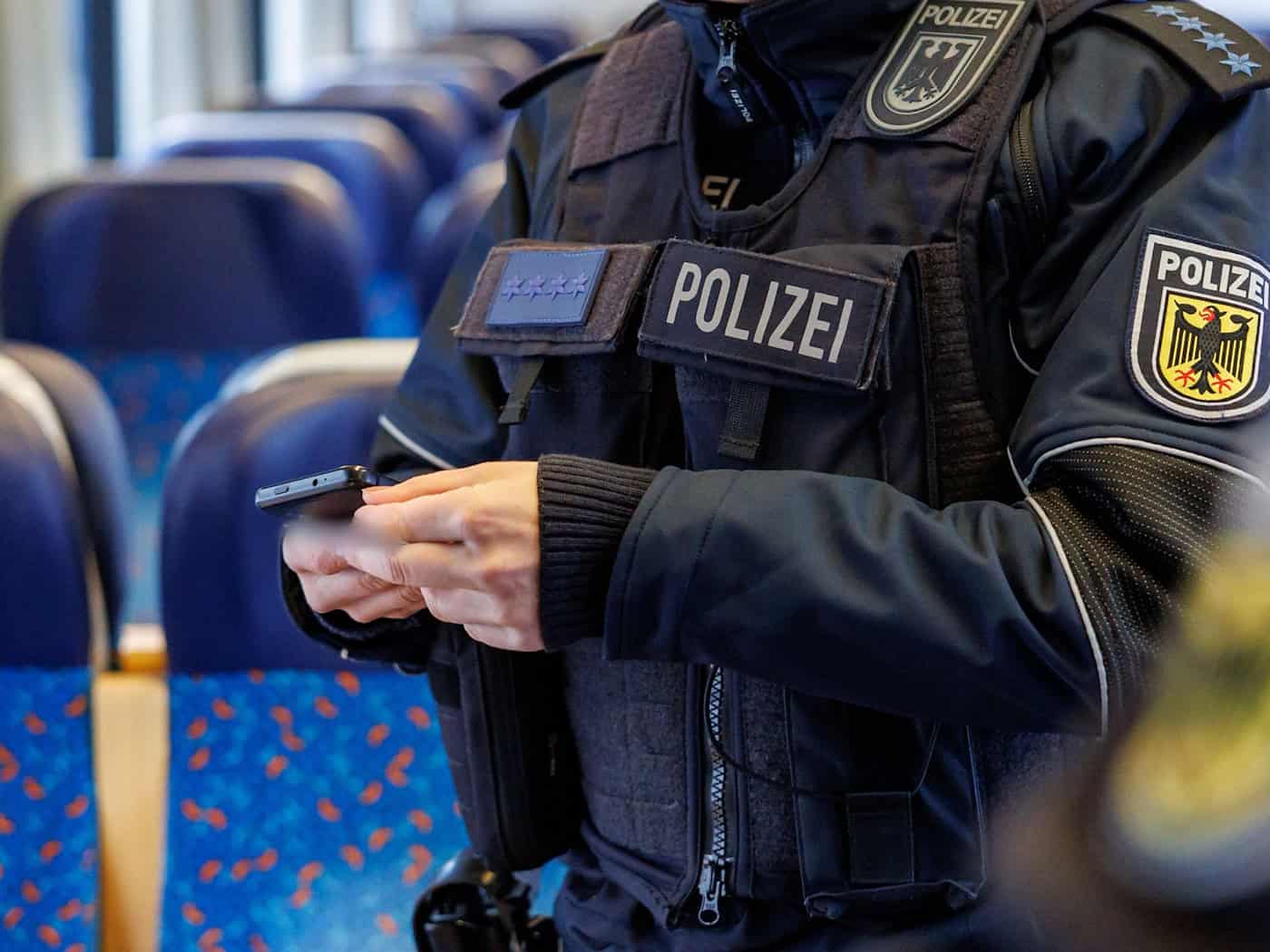 Drei Männer waren mit ihren Klagen gegen Personenkontrollen an der Grenze erfolgreich. (Illustration) / Foto: Daniel Karmann/dpa