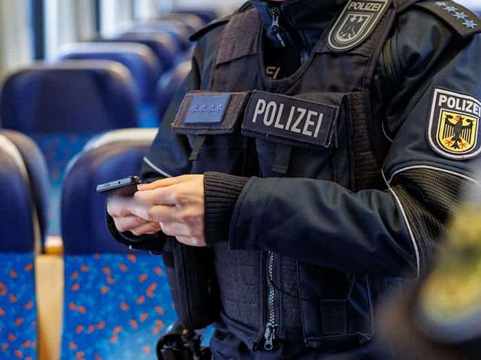 Drei Männer waren mit ihren Klagen gegen Personenkontrollen an der Grenze erfolgreich. (Illustration) / Foto: Daniel Karmann/dpa