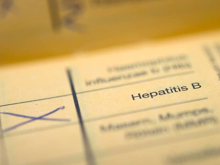 Die bayerische Gesundheitsministerin Judith Gerlach wirbt für die Hepatitis-Impfung. (Archivbild) / Foto: Daniel Naupold/dpa