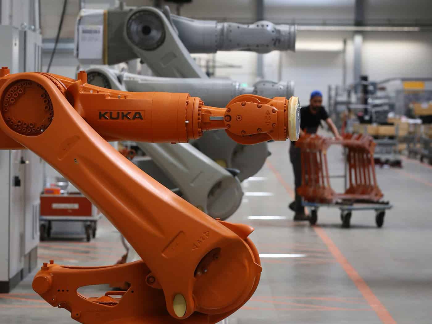 Kuka-Roboter im Augsburger Werk im Übernahmejahr 2016. / Foto: picture alliance / Karl-Josef Hildenbrand/dpa
