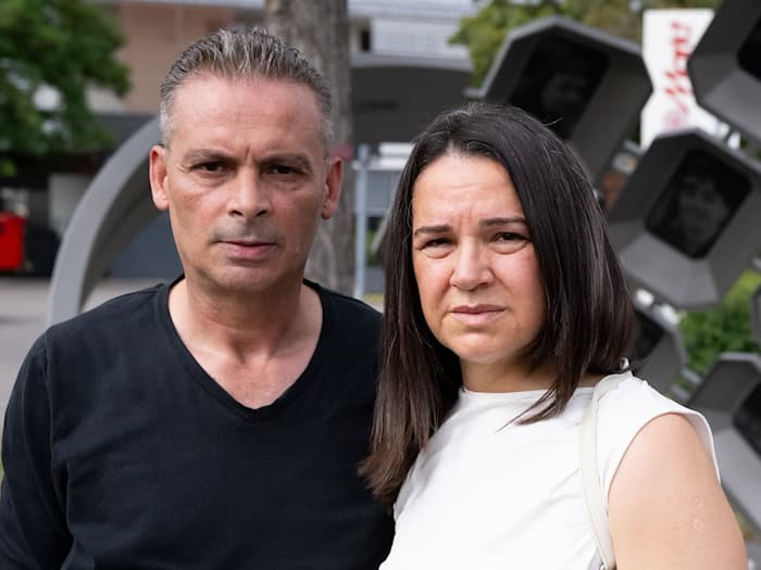 Für Hasan und Sibel Leyla haben bei dem rassistischen Anschlag auf das Olympia-Einkaufszentrum am 22. Juli 2016 ihren Sohn verloren.  / Foto: Sven Hoppe/dpa