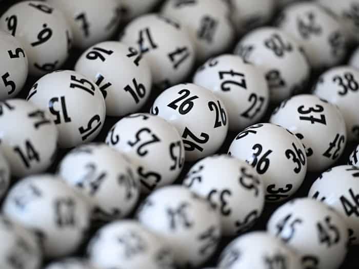 Die Staatliche Lotterie- und Spielbankverwaltung erzielte im ersten Halbjahr einen Umsatz von 641,8 Millionen Euro. (Symbolbild) / Foto: Arne Dedert/dpa