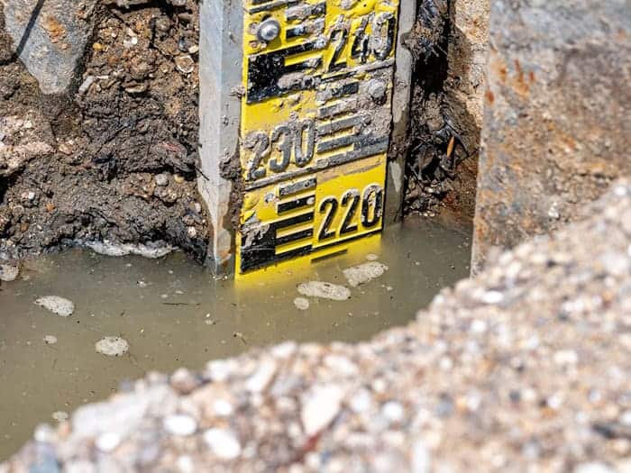Flüsse und Bäche im Landkreis Aschaffenburg führen derzeit nur sehr wenig Wasser. (Symbolbild) / Foto: Armin Weigel/dpa