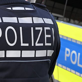 Dinkelsbühl: 17-Jähriger mit Alkohol am Steuer fuhr ohne Begleiter gegen Baum