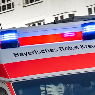 20-Jähriger kuppelt Anhänger ab und verletzt sich schwer