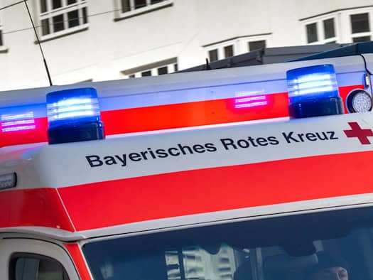 20-Jähriger kuppelt Anhänger ab und verletzt sich schwer