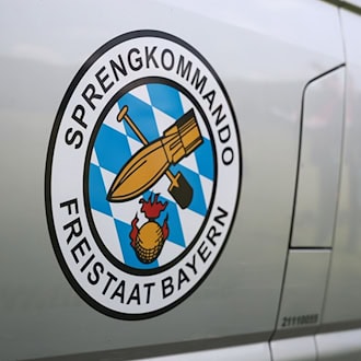 75-Jährige findet Panzergranate im Garten