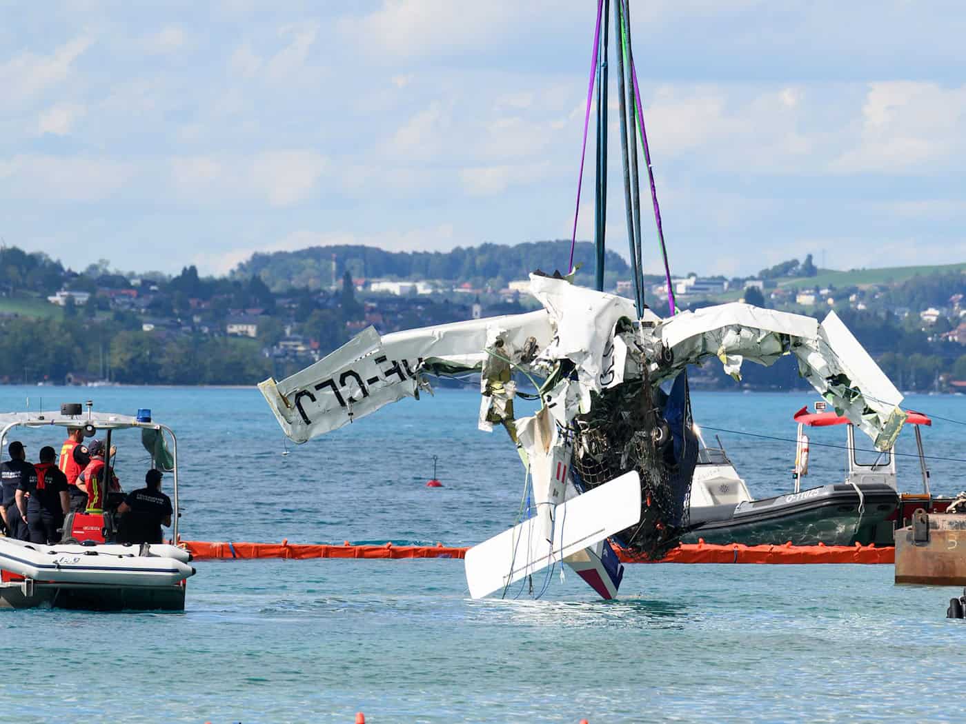 Absturz in den Attersee: Flugzeug aus der Tiefe geborgen
