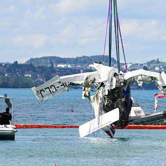 Absturz in den Attersee: Flugzeug aus der Tiefe geborgen