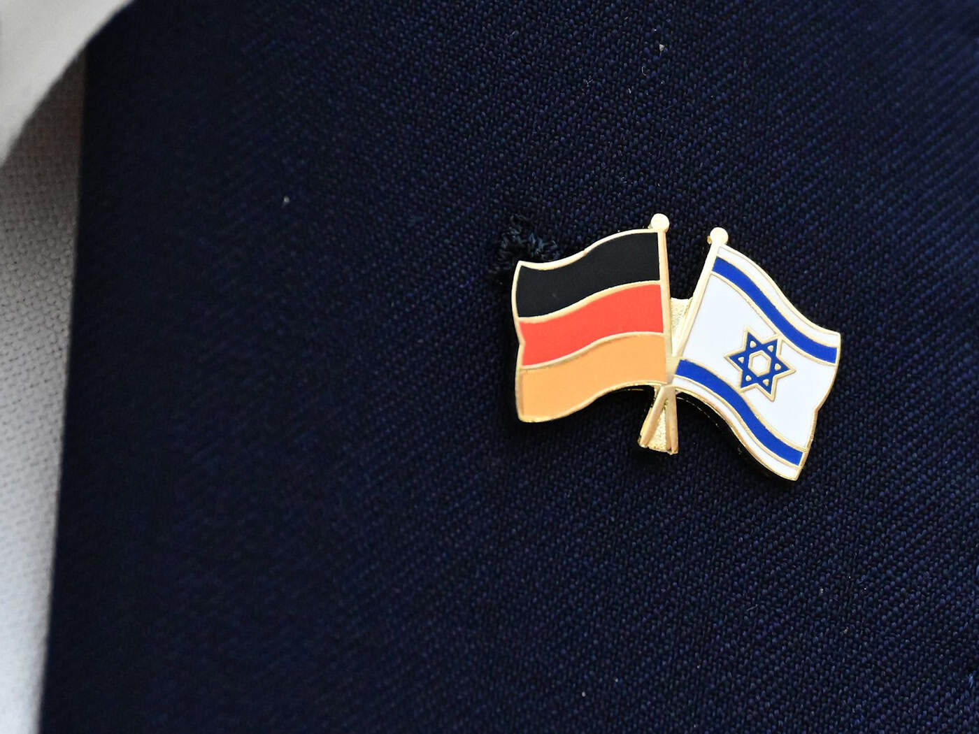 Angriff wegen Israel-Anstecker? Verdächtiger in Klinik